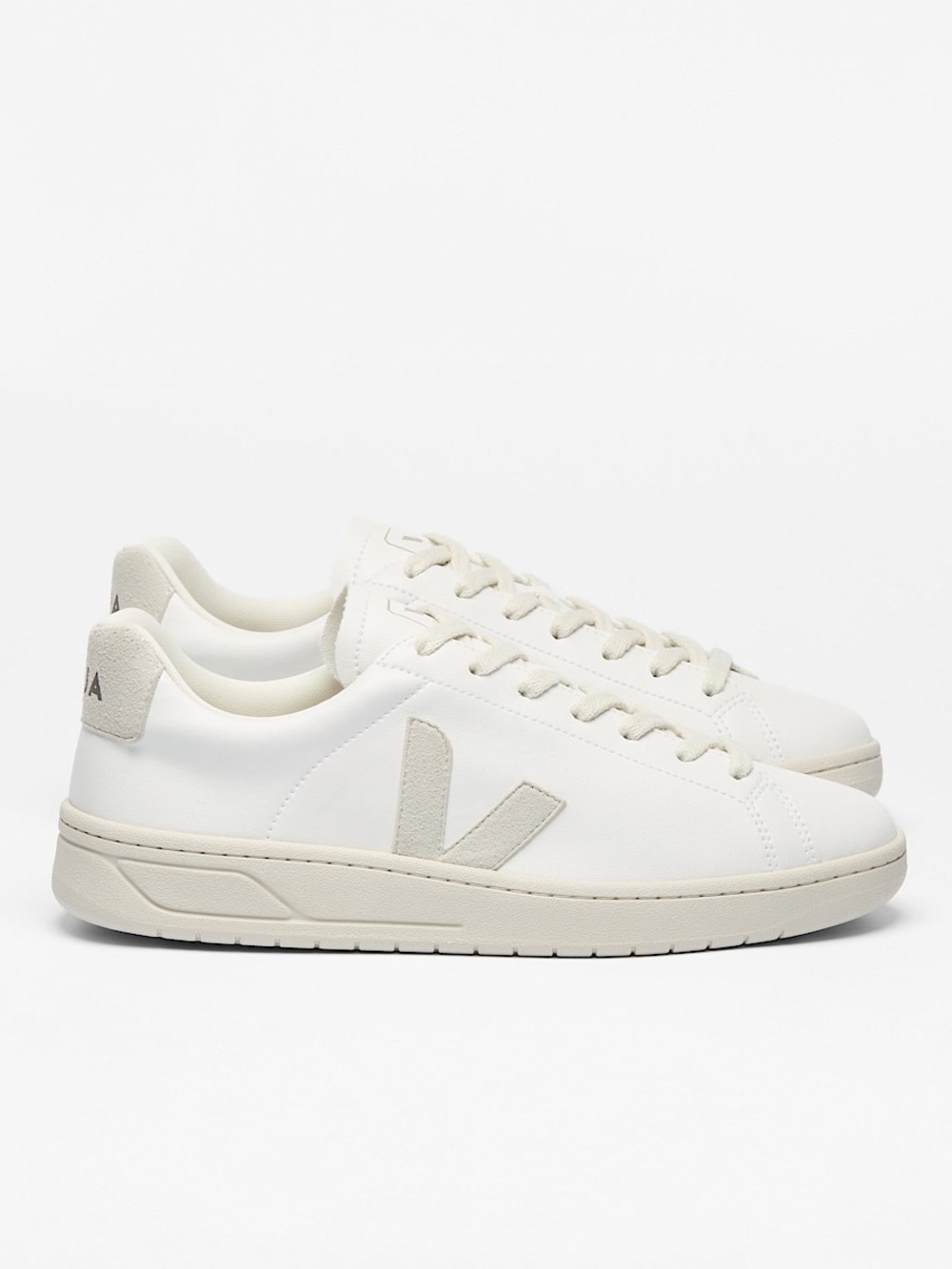 - Veja Low-top Sneakers BT
